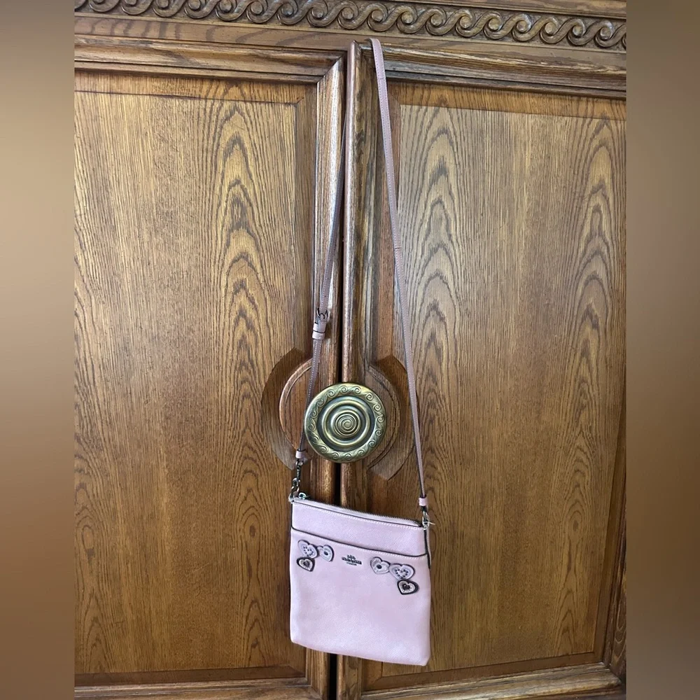 Coach messenger crossbody with hearts appliqué in Dusty Rose - Picture 3 of 16